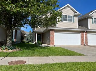 6911 Naples Dr, Lincoln, NE 68526