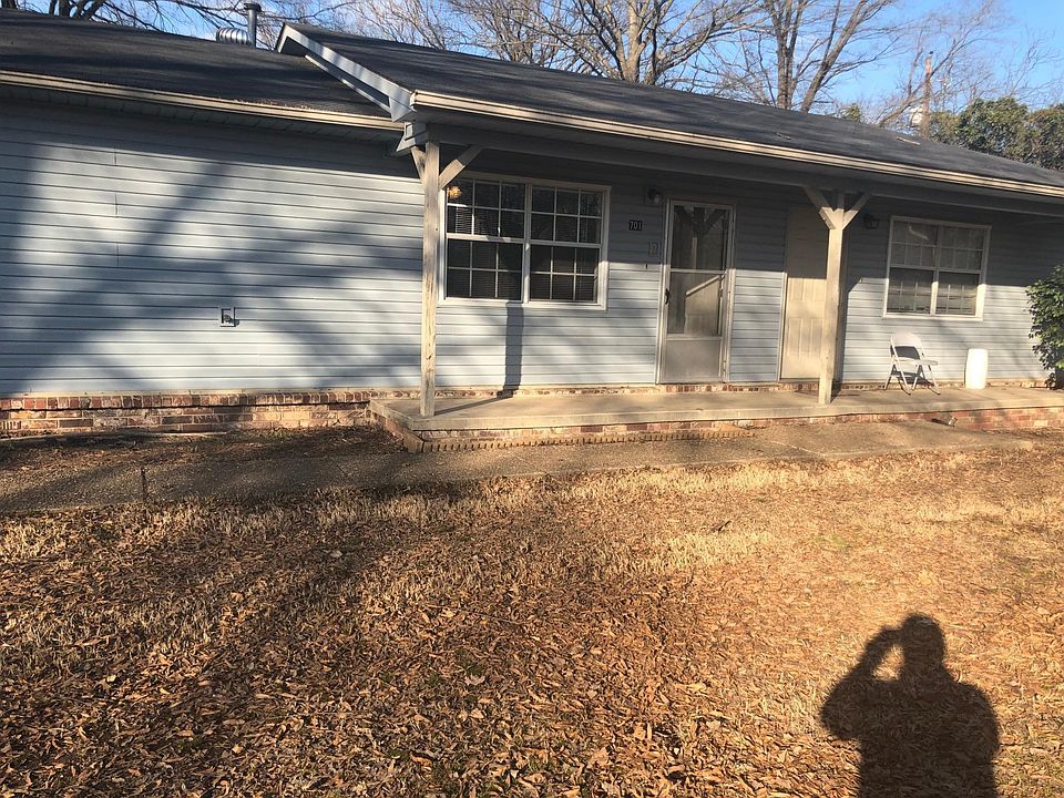 1st image of 701 E 11th St