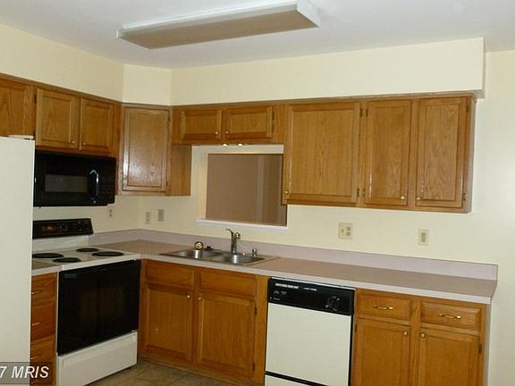 kitchen w/ pass thru to DR