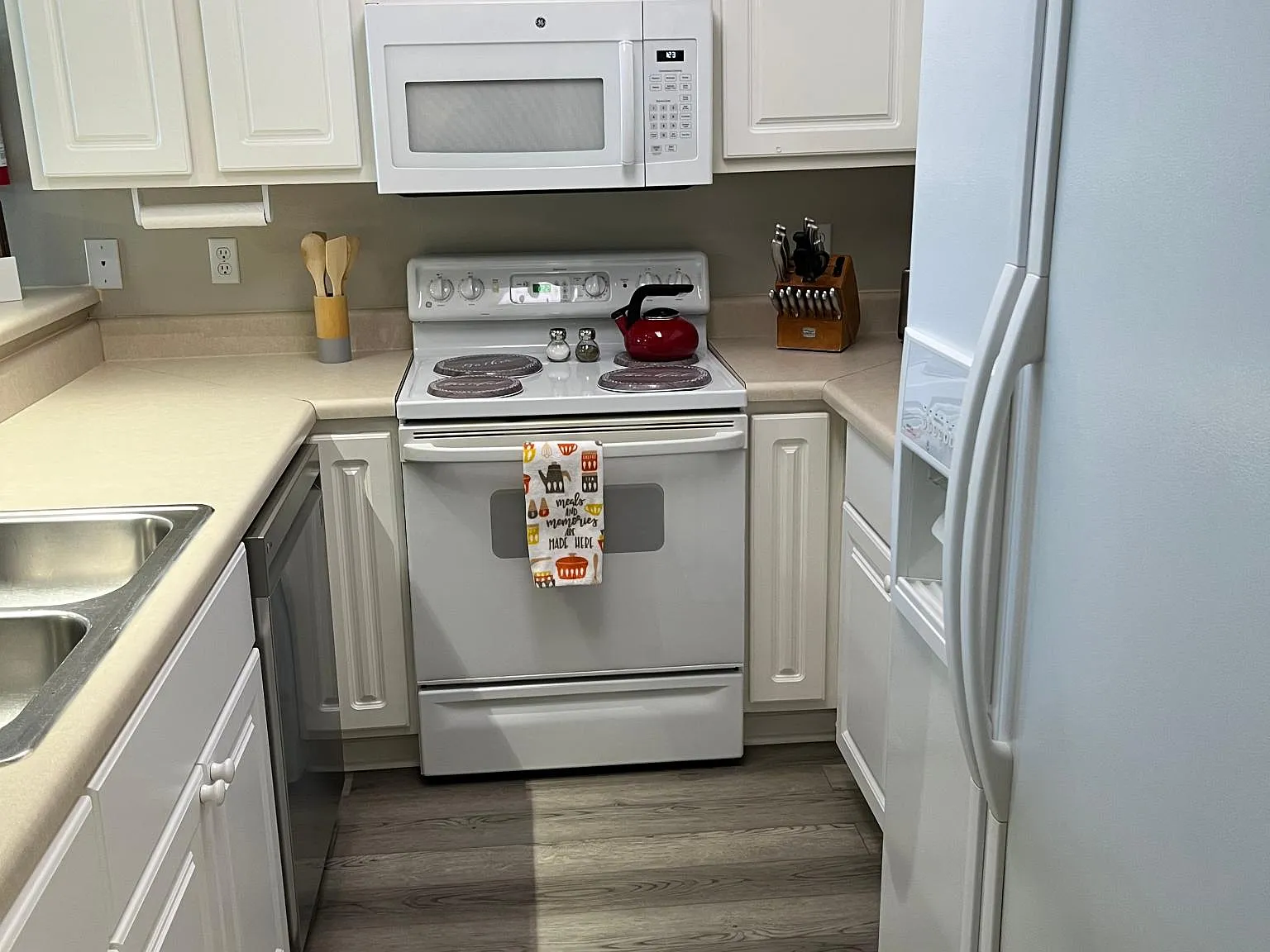 2 bed, 2.5 bath, 1248 sqft, $1,700 — Photo 3