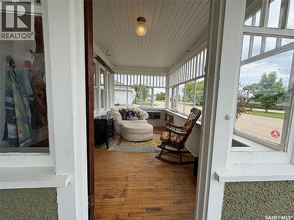 3rd image of 276 2nd Ave E