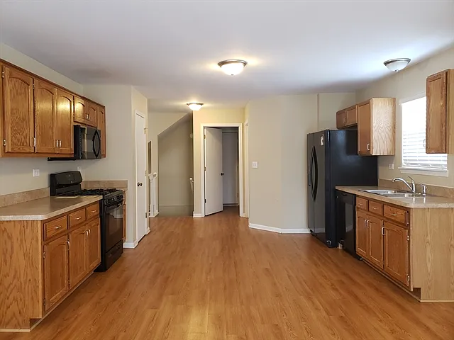 4 bed, 2.5 bath, 2245 sqft, $3,380 — Photo 4