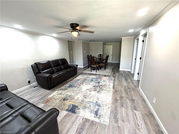 5th image of 1451 Addison Ave