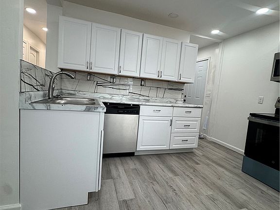 3rd image of 228 Knox Ave