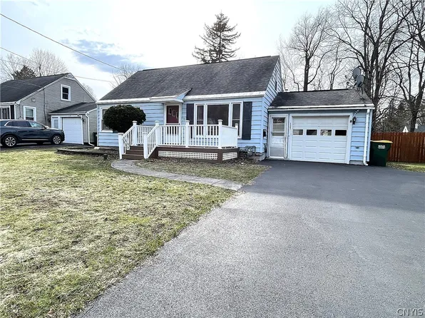 121 Wadsworth Rd, North Syracuse, NY 13212