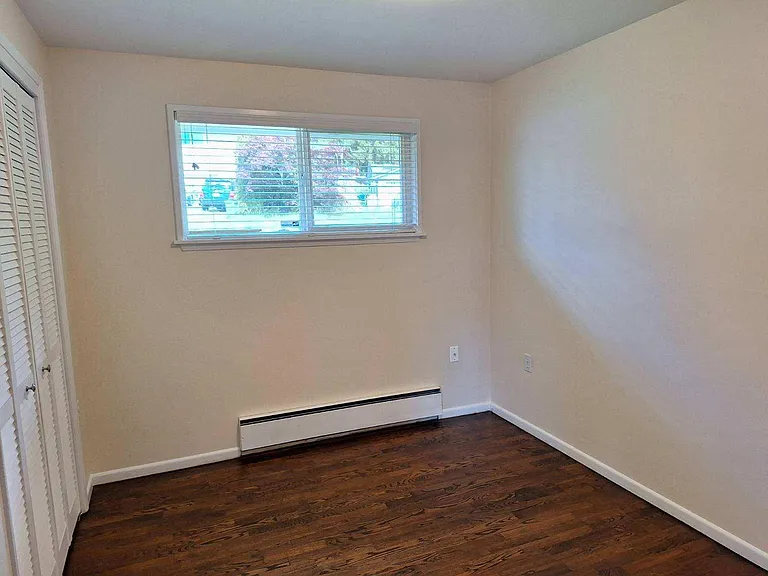 3rd bedroom or office space