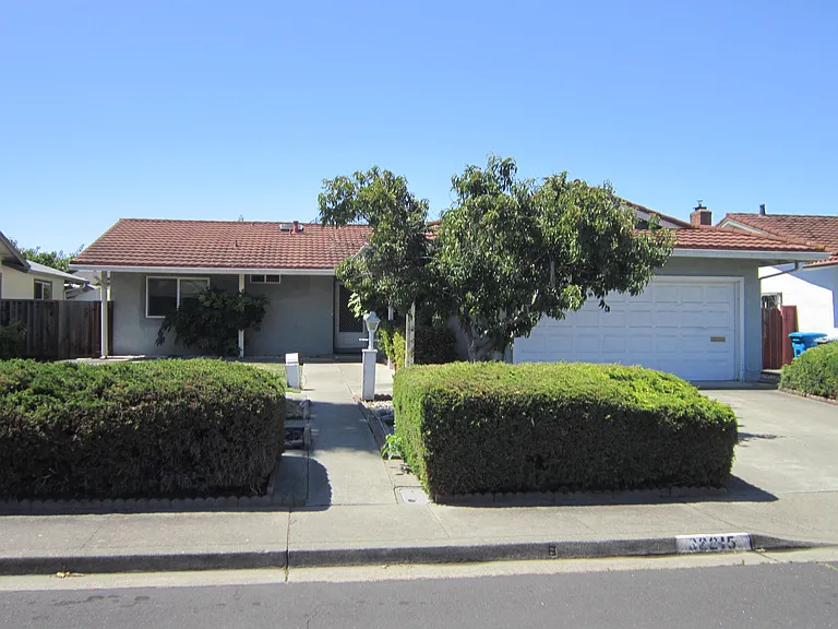 32215 Glenbrook St — Photo 1