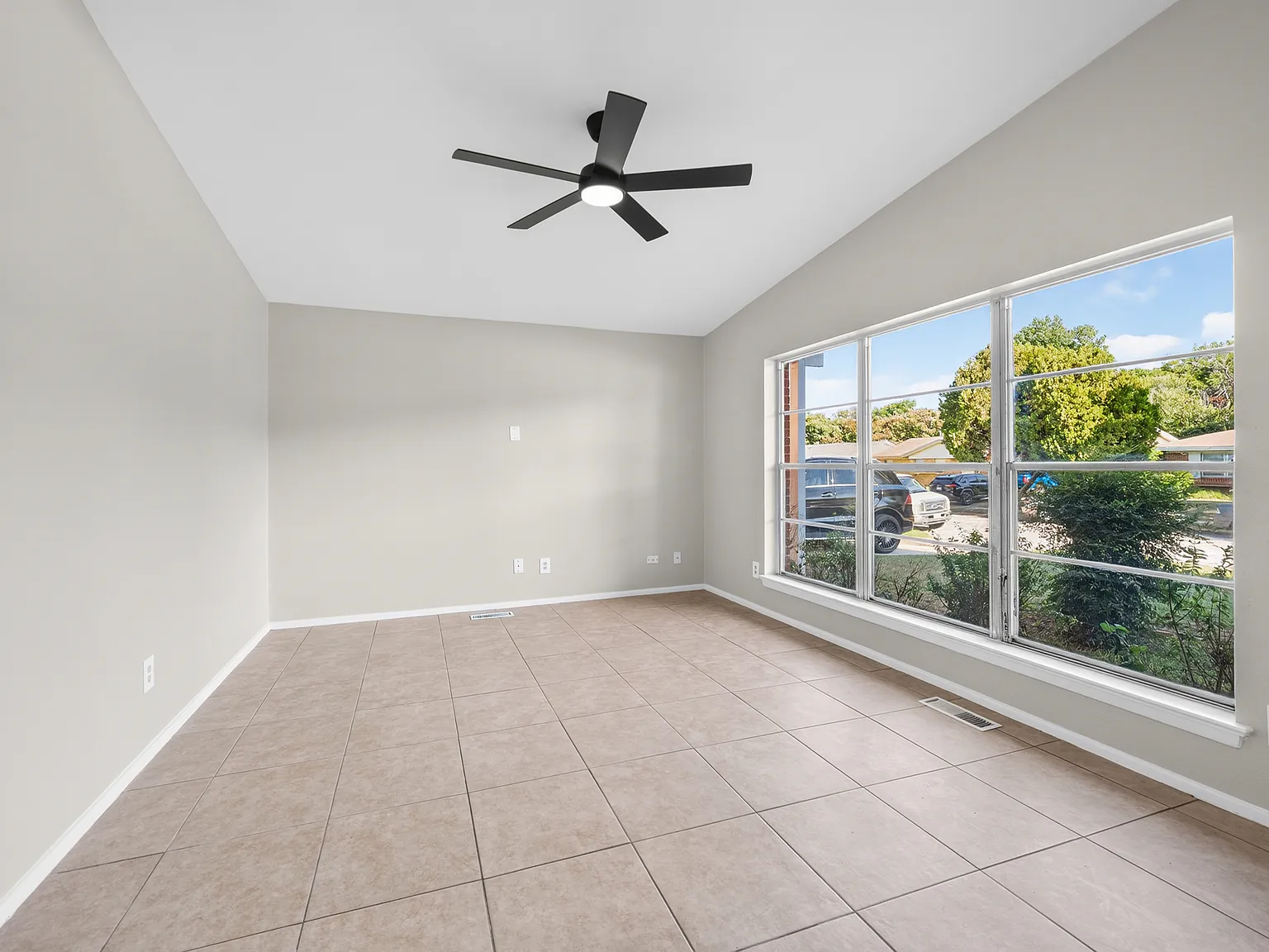 4 bed, 2126 sqft, $2,500 — Photo 4
