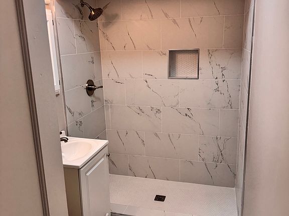 4th image of 3109 W 45th Ct