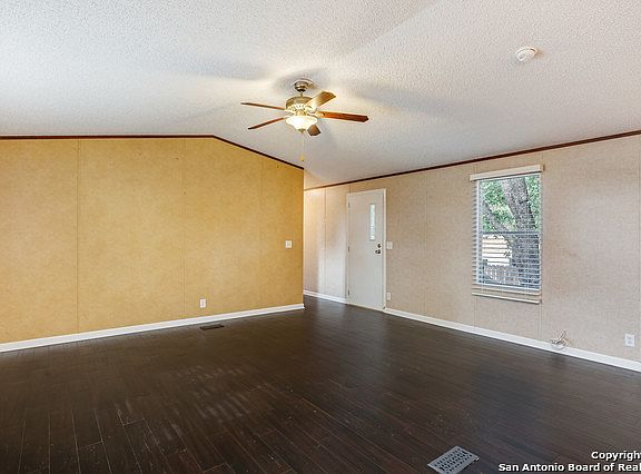 3rd image of 320 Brianna Ct
