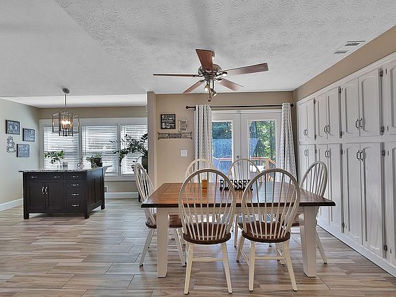 4th image of 1240 Hollytree Ln