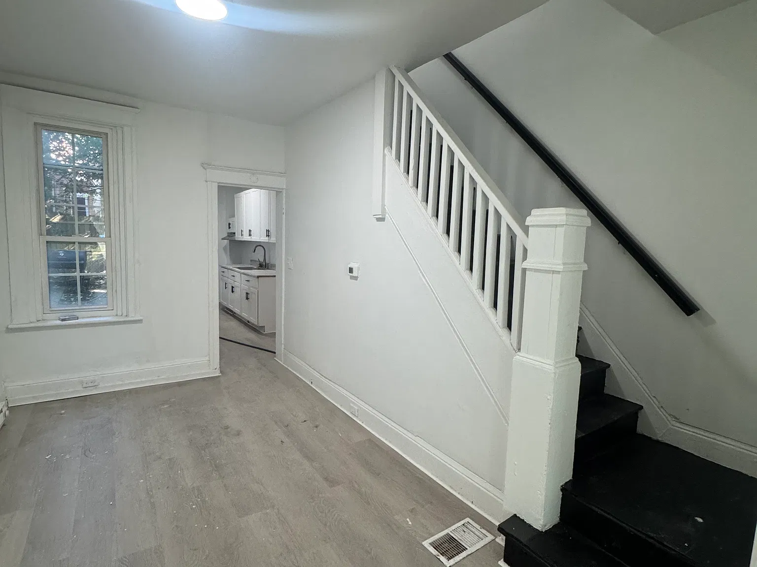 5 bed, 1250 sqft, $1,450 — Photo 2