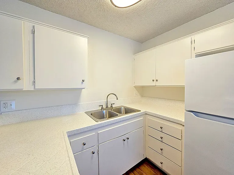 Parks Ave. Apartments — Photo 33