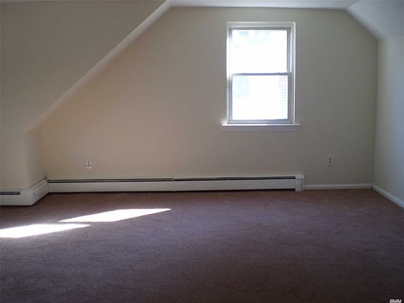 4th image of 18 Park Cir W