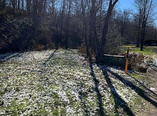 437 Rustic Ln, Tarentum, PA 15084