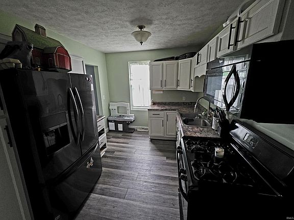 5th image of 818 Pearl St