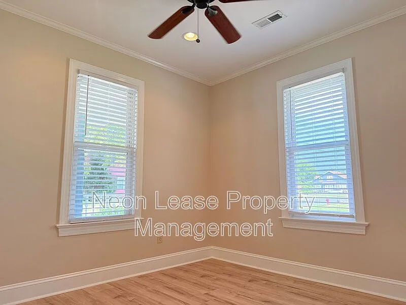 2 bed, 1.0 bath, $1,675 — Photo 4