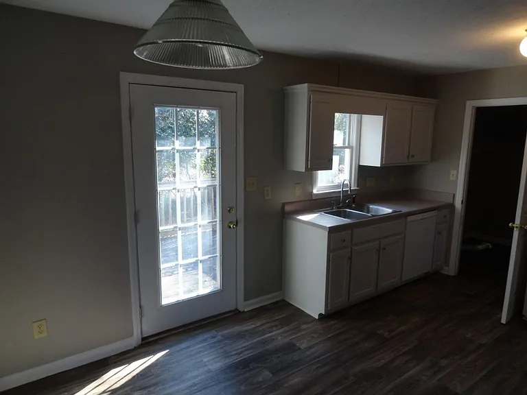 5513 Brown St — Photo 7