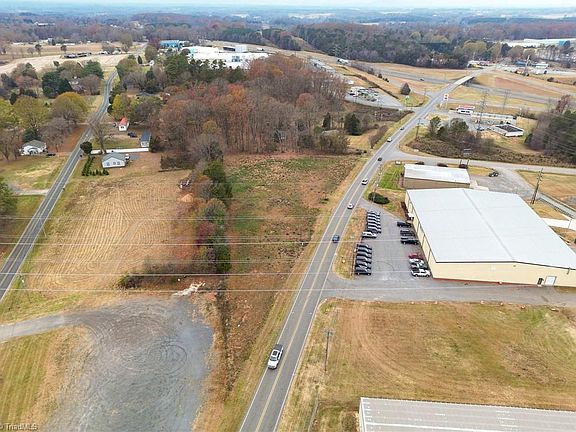 5th image of 1885 Old Mountain Rd