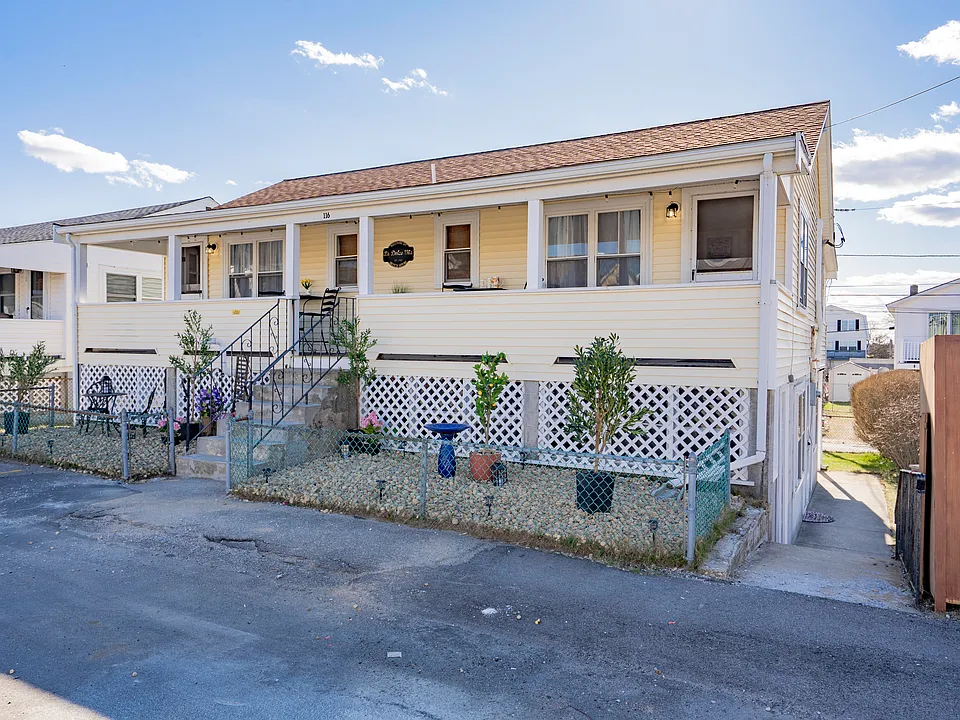 116 Railroad Ave #2
