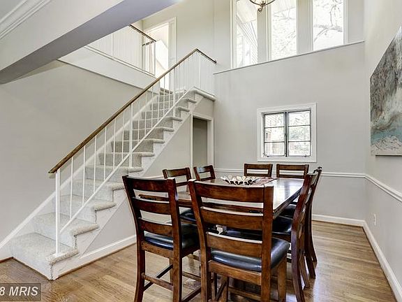 Dining Room (1 of 2)