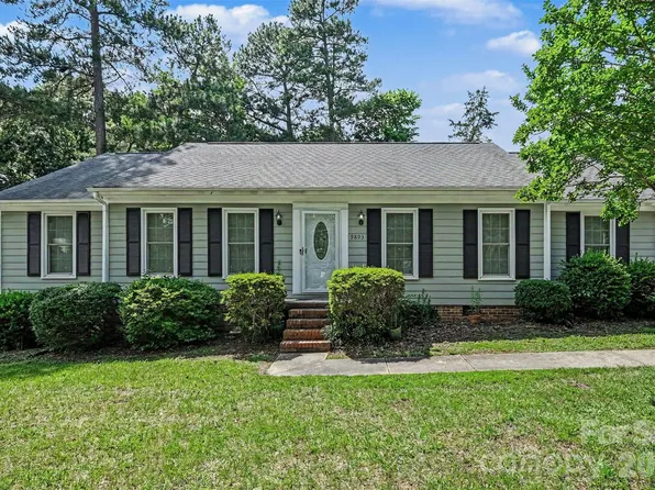 9803 Cooper Run Ln, Charlotte, NC 28269