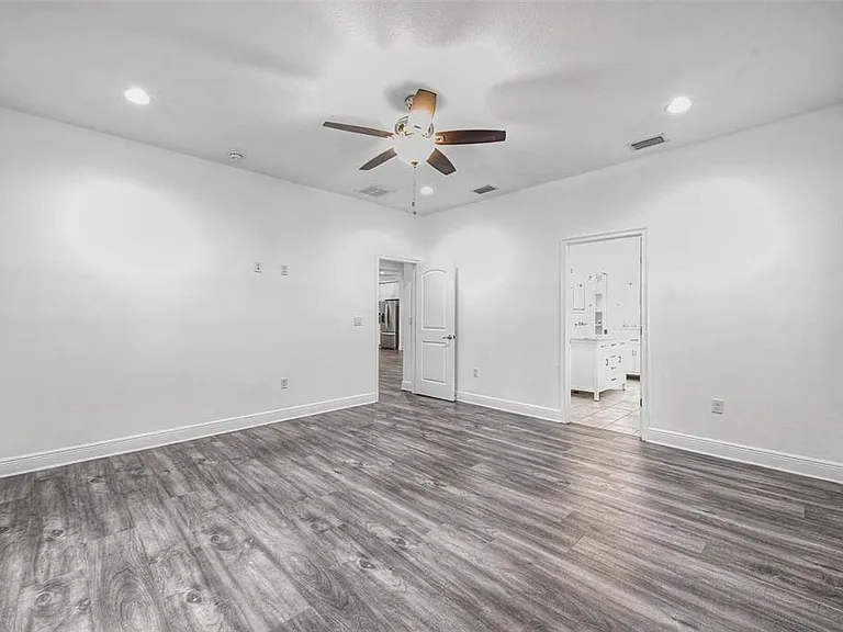 606 Royal Crest Dr — Photo 26
