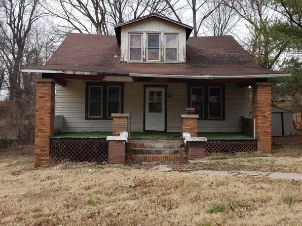 745 Valley St, Chester, IL 62233