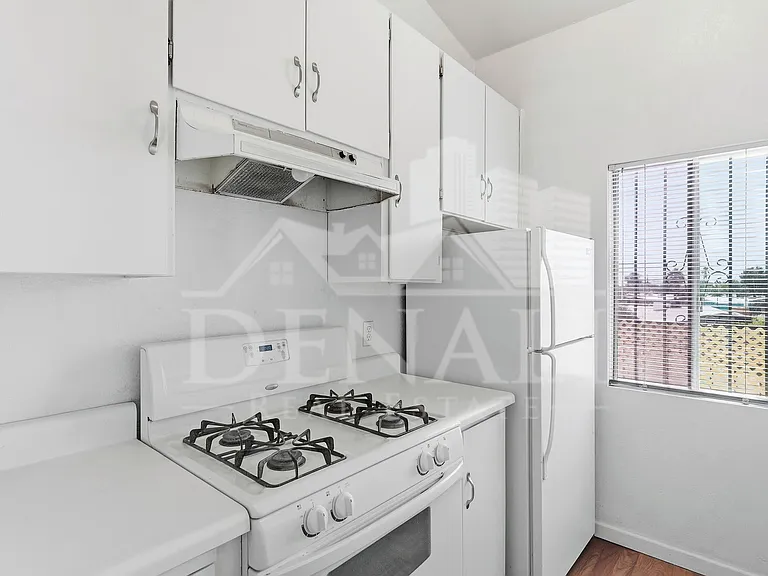808 S Langley Ave #201 — Photo 10