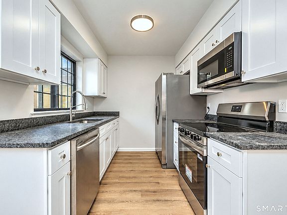 5th image of 562 Swanson Crescent #562