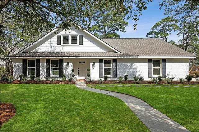 3 bed, 3.5 bath, 2484 sqft, $3,800 — Photo 2