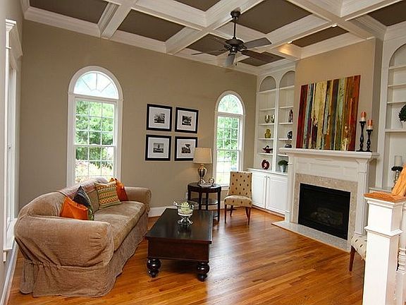 Living Rm- w/ Trey Ceiling