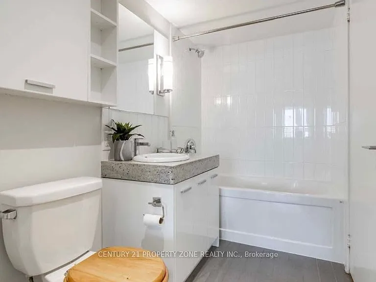 33 Singer Ct #303 — Photo 11