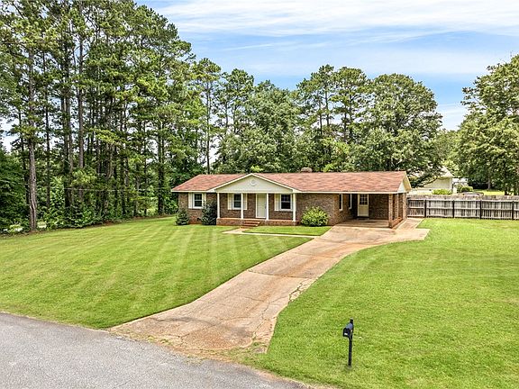 2nd image of 516 Pinecrest Dr E