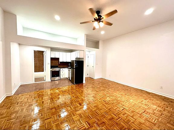 5th image of 223 W 78th St APT 1R