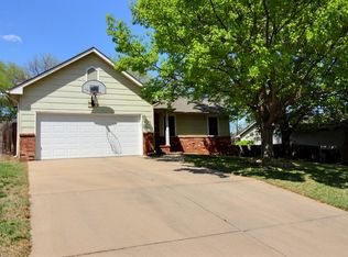 1724 E Cresthill Rd, Derby, KS 67037