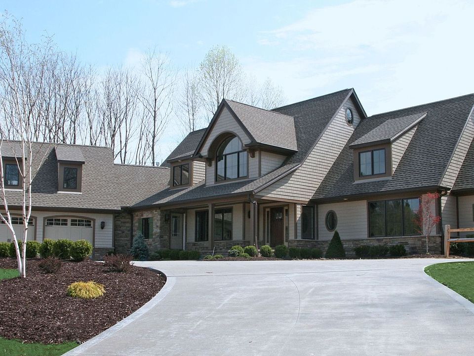 NEW 5br, 5.1 ba Country Manor Home by Beres