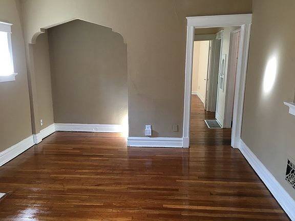 3rd image of 8619 Park Ln