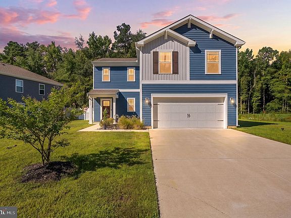 3rd image of 545 Currant Cir