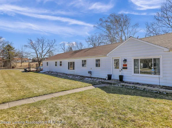 2901 Risley Dr, Lansing, MI 48917