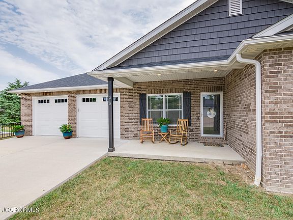 4th image of 210 Spring Park Ct