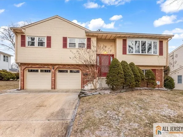 7 Chestnut Dr, Matawan, NJ 07747