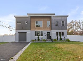 605 Cedar Grove Rd, Broomall, PA 19008