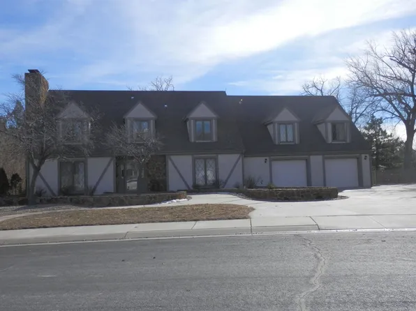 3305 Country Ln, Hays, KS 67601