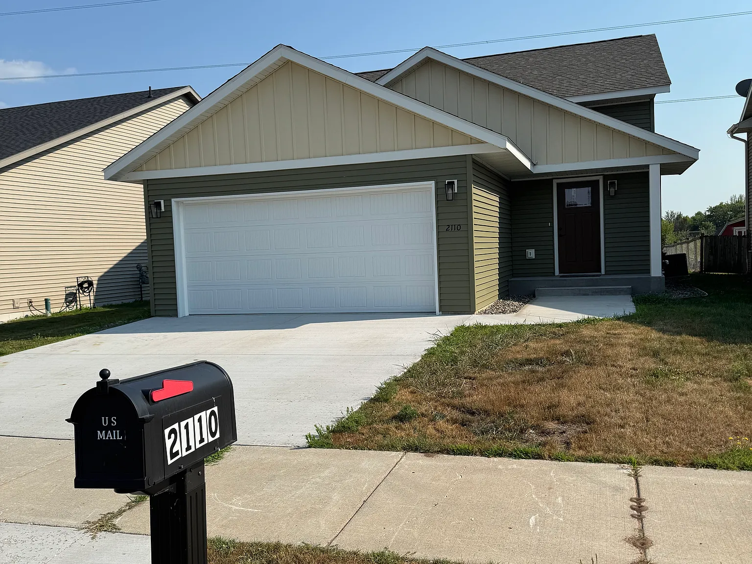 4 bed, $3,200 — Photo 1