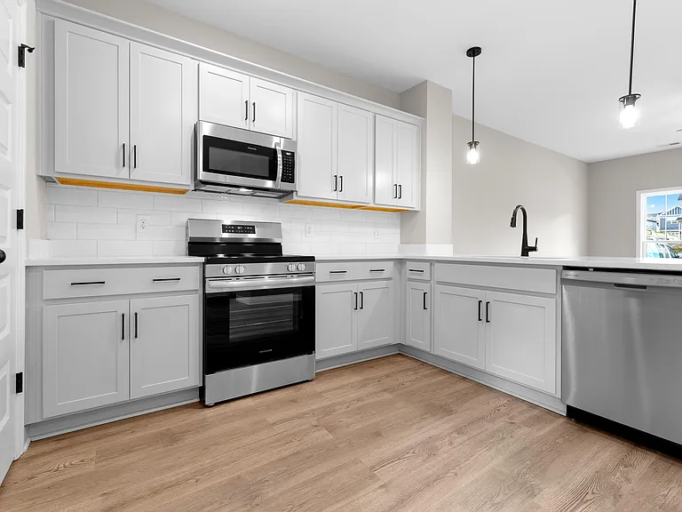 217 Holywell Dr — Photo 3