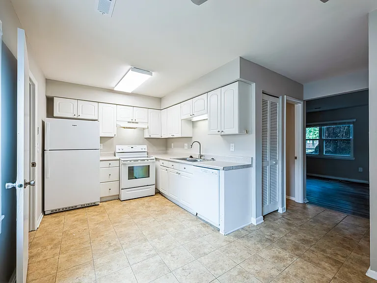 1559 Highland Ave #3 — Photo 8