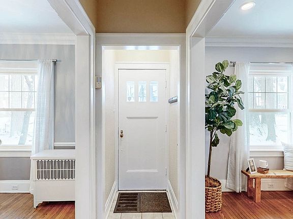 2nd image of 3306 Kenmore Rd