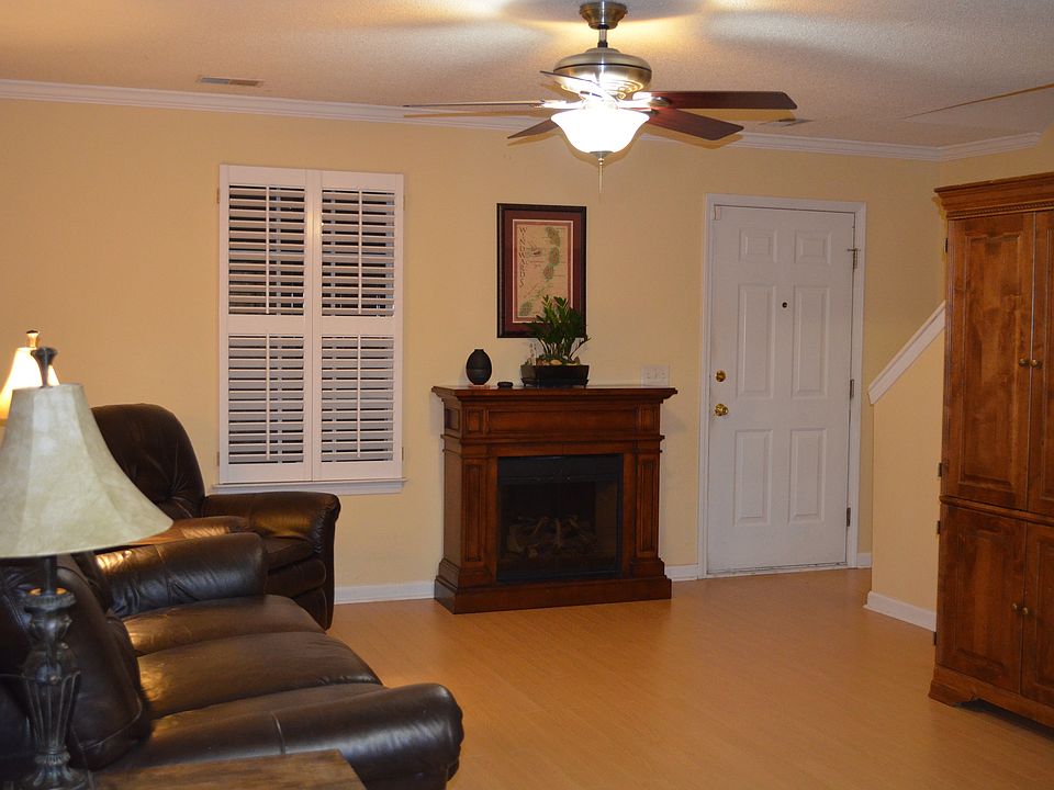 Family room. Man level