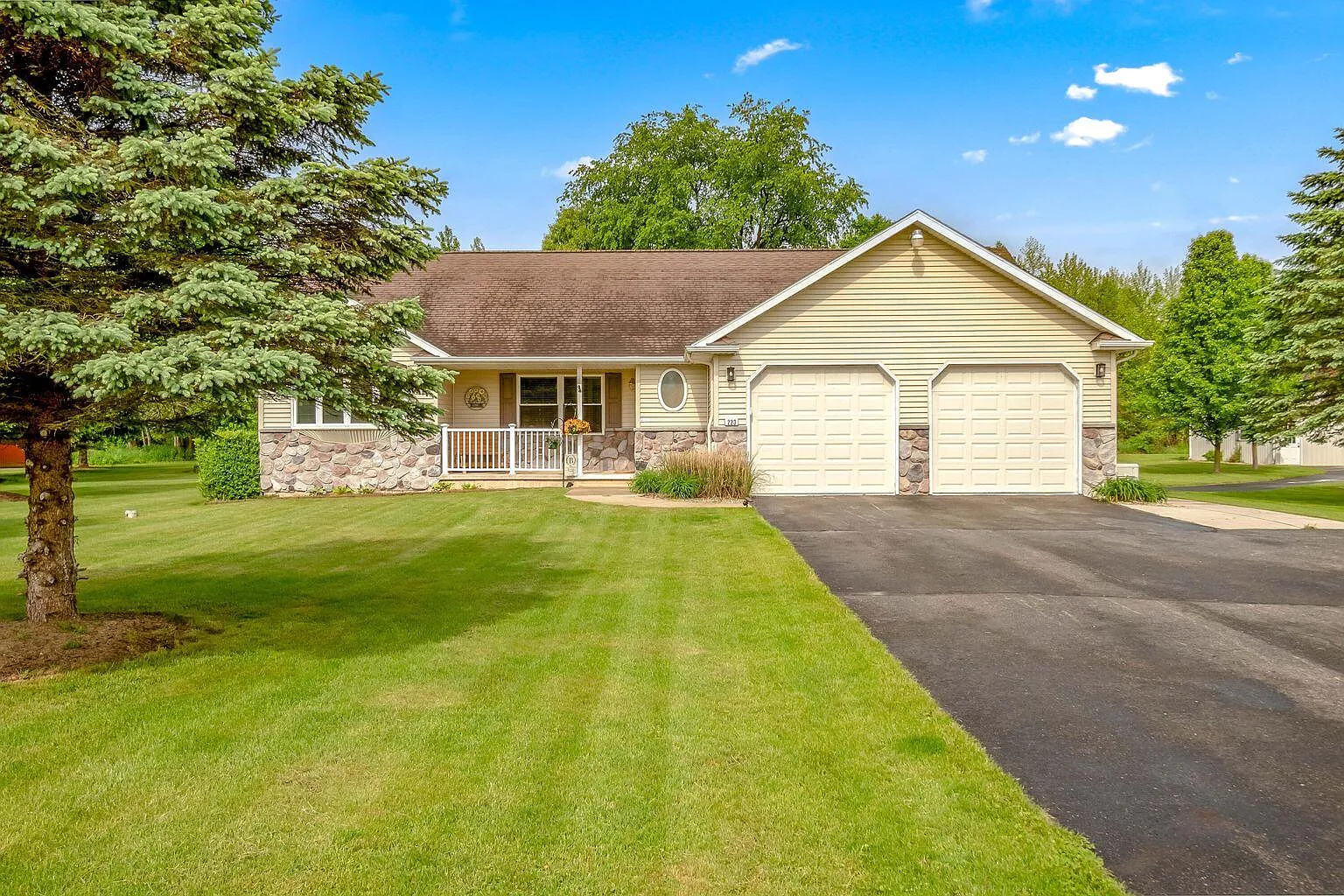 223 Leo Dr photo 1